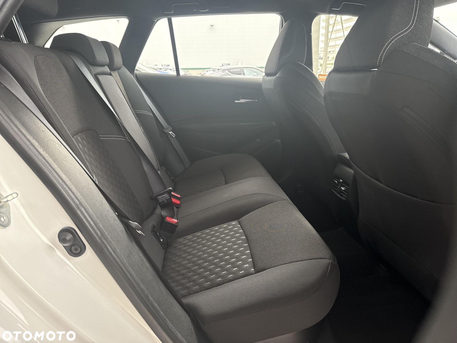 Toyota Corolla 2.0 Hybrid Comfort - 10