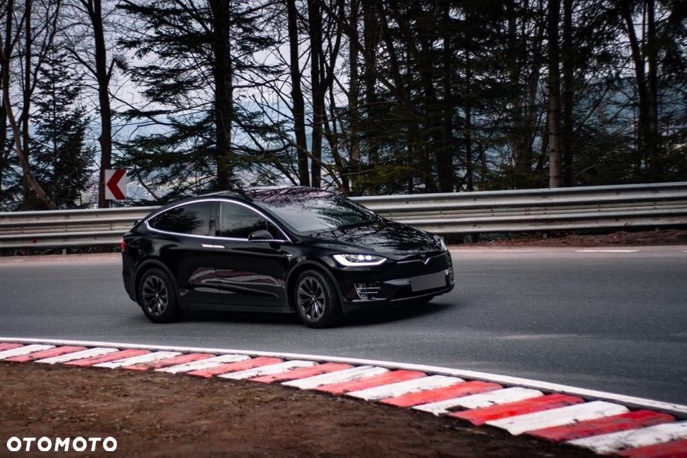 Tesla Model X - 19