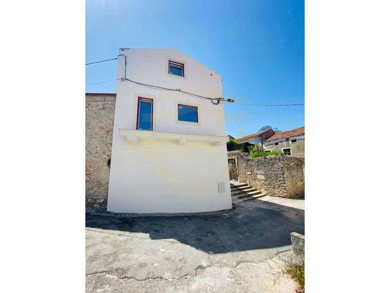 Moradia reabilitada na zona histórica de Montemor-o-Velho - Grande imagem: 3/10