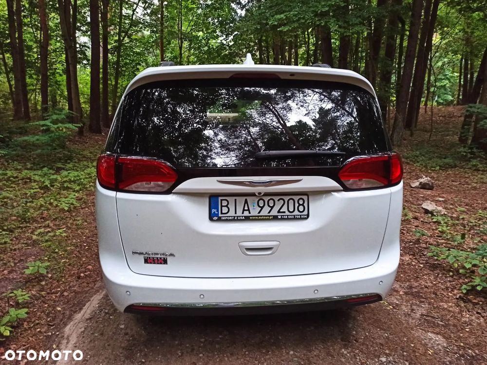 Chrysler Pacifica - 12