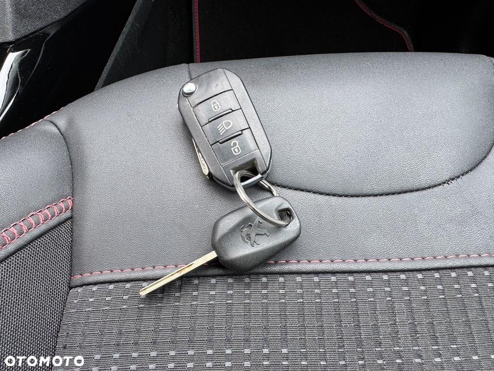 Peugeot 2008 BlueHDi 110 Allure - 32