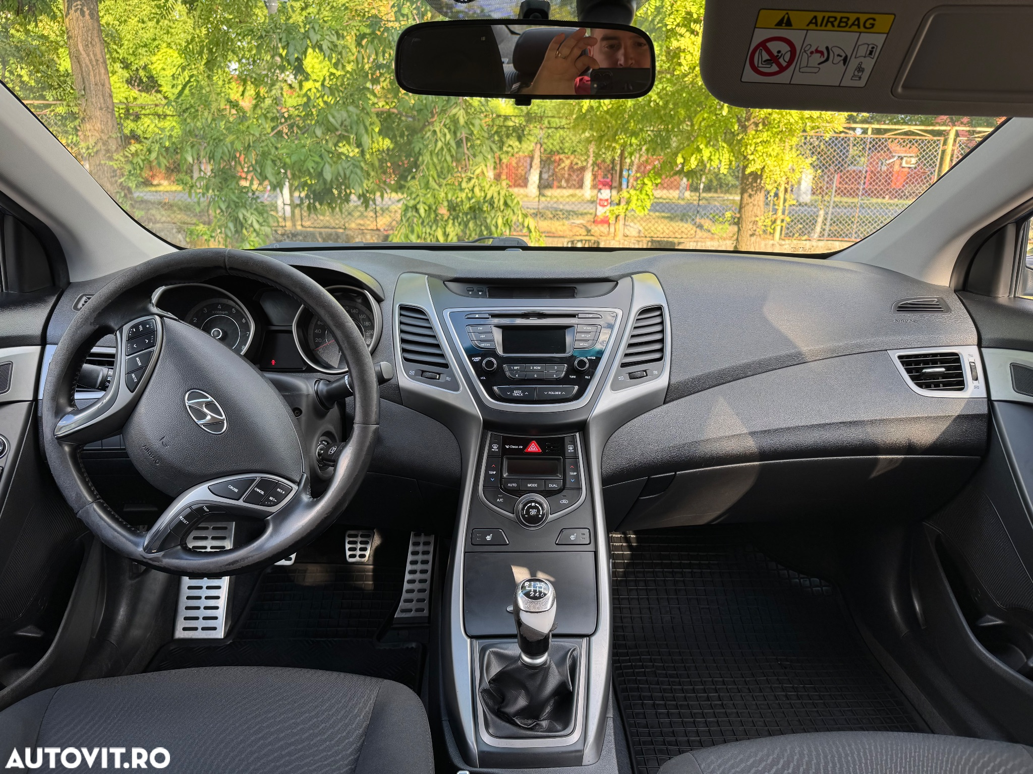 Hyundai Elantra 1.6 MPi - 11