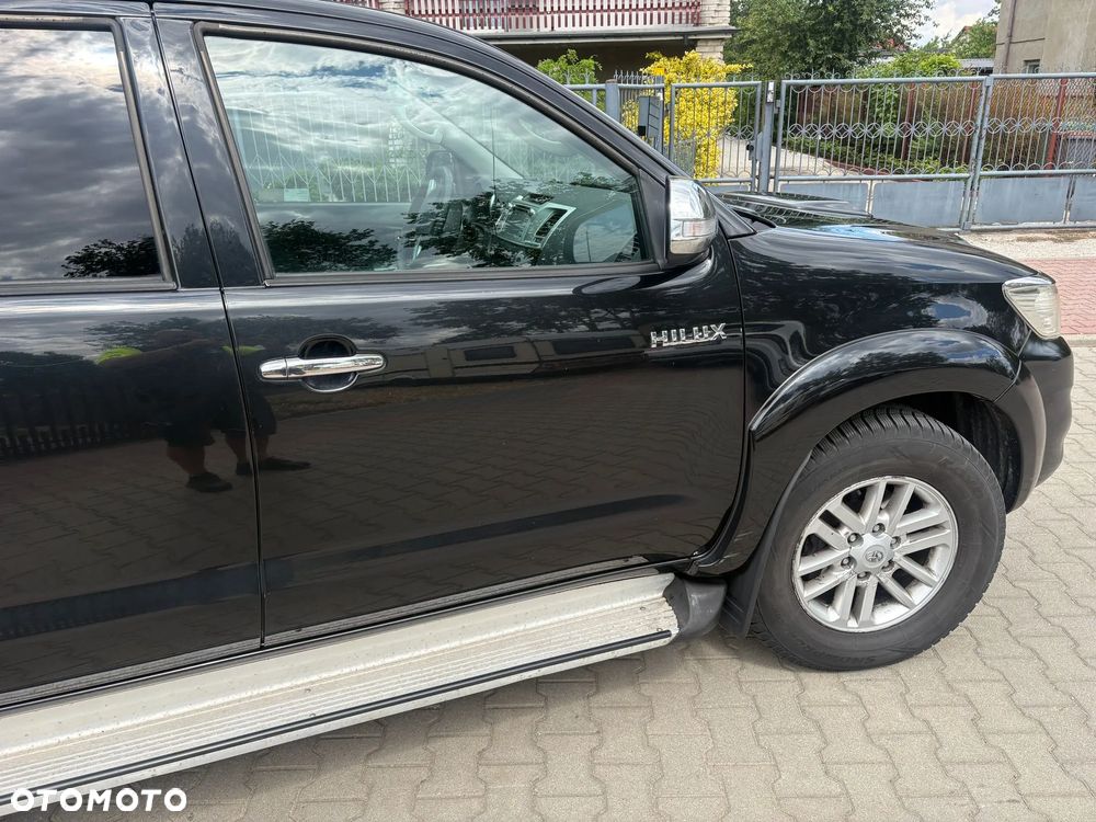 Toyota Hilux 3.0 D-4D Invincible - 3