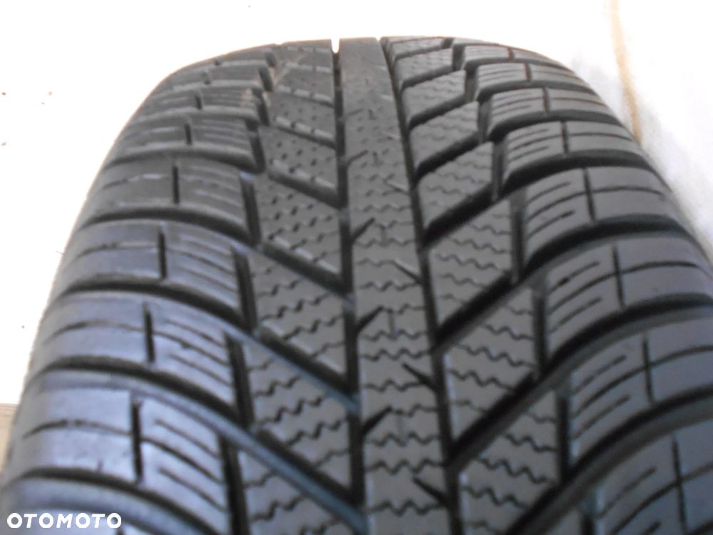 OPONA POJEDYNKA 195/65R15 NEXENNBLUE 4 SEASON DOT 2324 8MM - 2