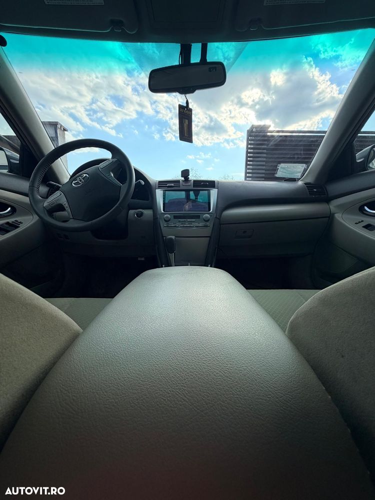 Toyota Camry - 17