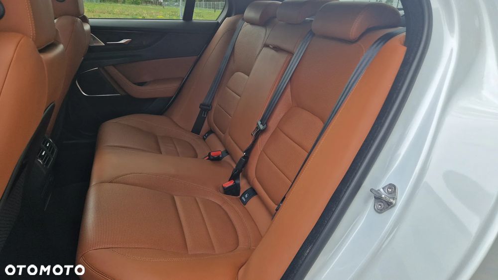 Jaguar XE 2.0 D200 mHEV R-Dynamic HSE - 22