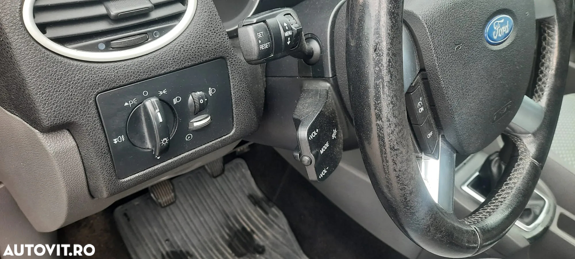 Ford Focus 1.6i Trend - 13