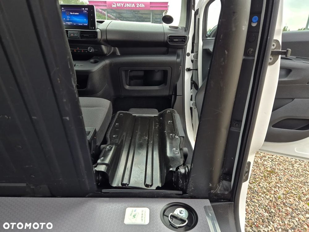 Toyota Proace City }{ Automat }{ 130KM }{ FV VAT }{ 2x drzwi przesuwne }{ Webasto } - 23