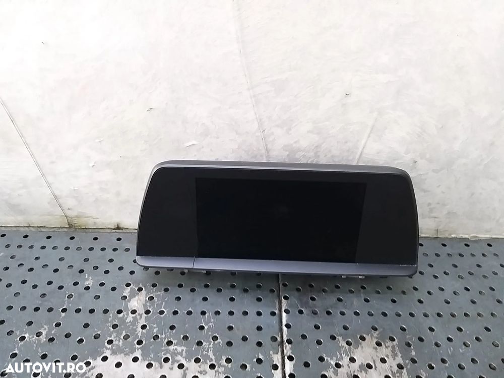 Display navigatie bmw seria 1 f20 f21 929224302u prezinta fisura - 1