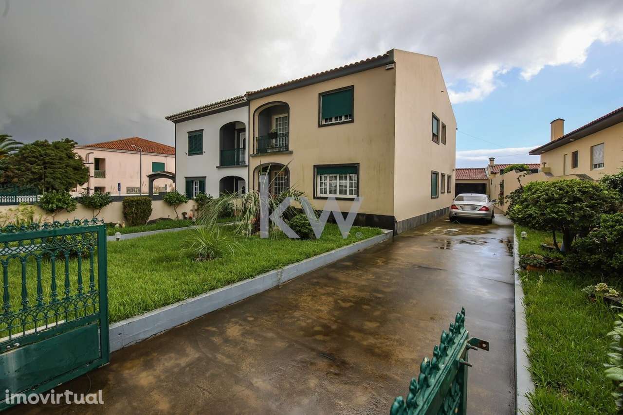 Moradia T4 com entrada e garagem na Freguesia de Arrifes, Ponta Delgad - Grande imagem: 3/45