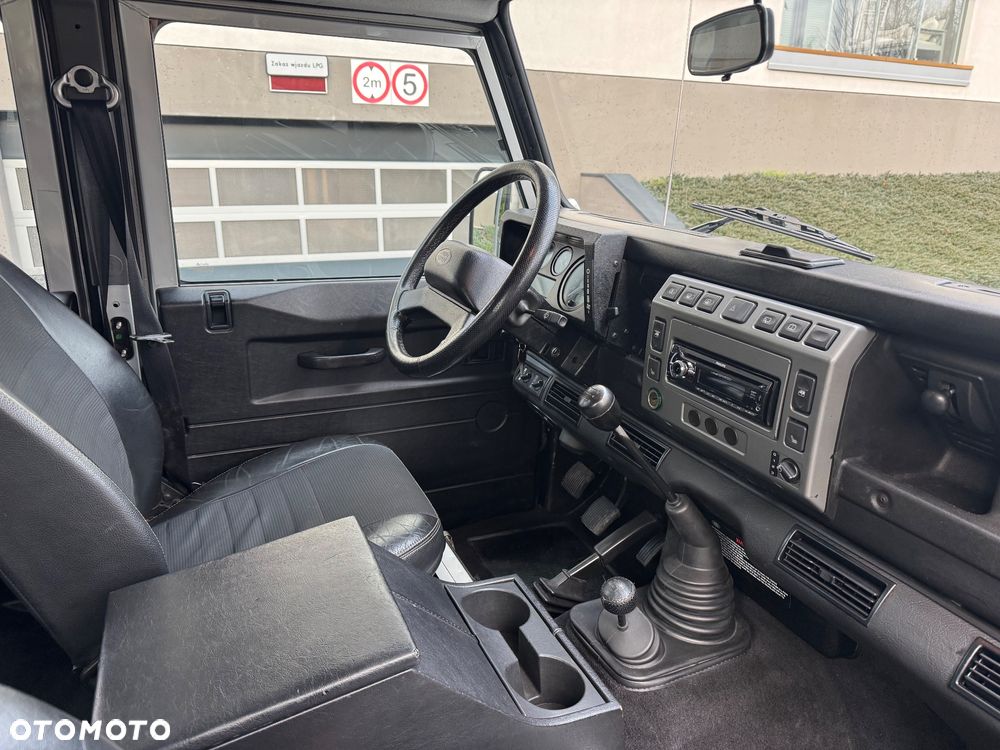 Land Rover Defender 2.5 TDI - 11