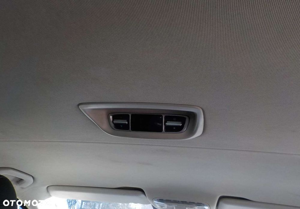 Mercedes-Benz Klasa V - 21