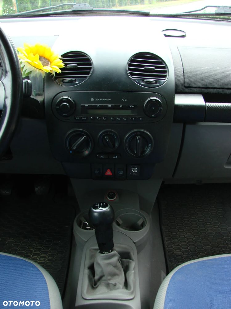 Volkswagen New Beetle - 10