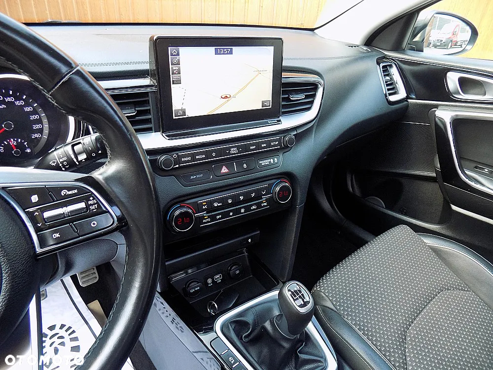 Kia Ceed 1.6 CRDi SCR L Business Line Plus - 13