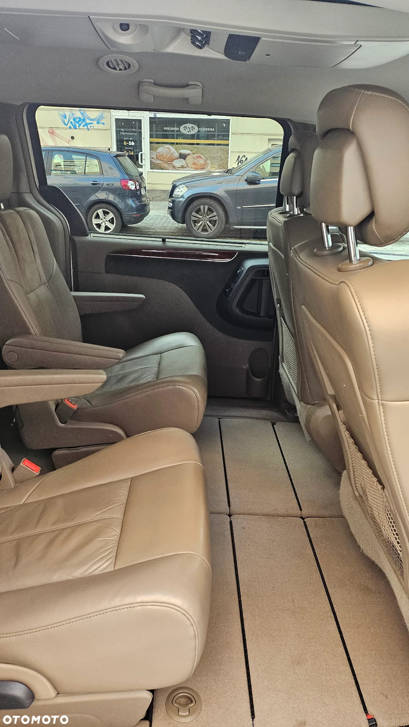 Chrysler Town & Country 3.6 Limited - 11