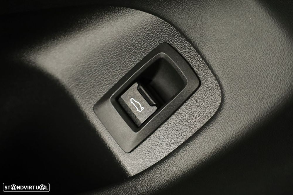 BMW 520 d Pack Desportivo M - 27