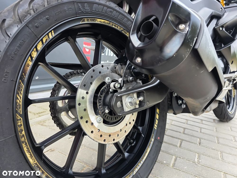 Yamaha YZF - 20