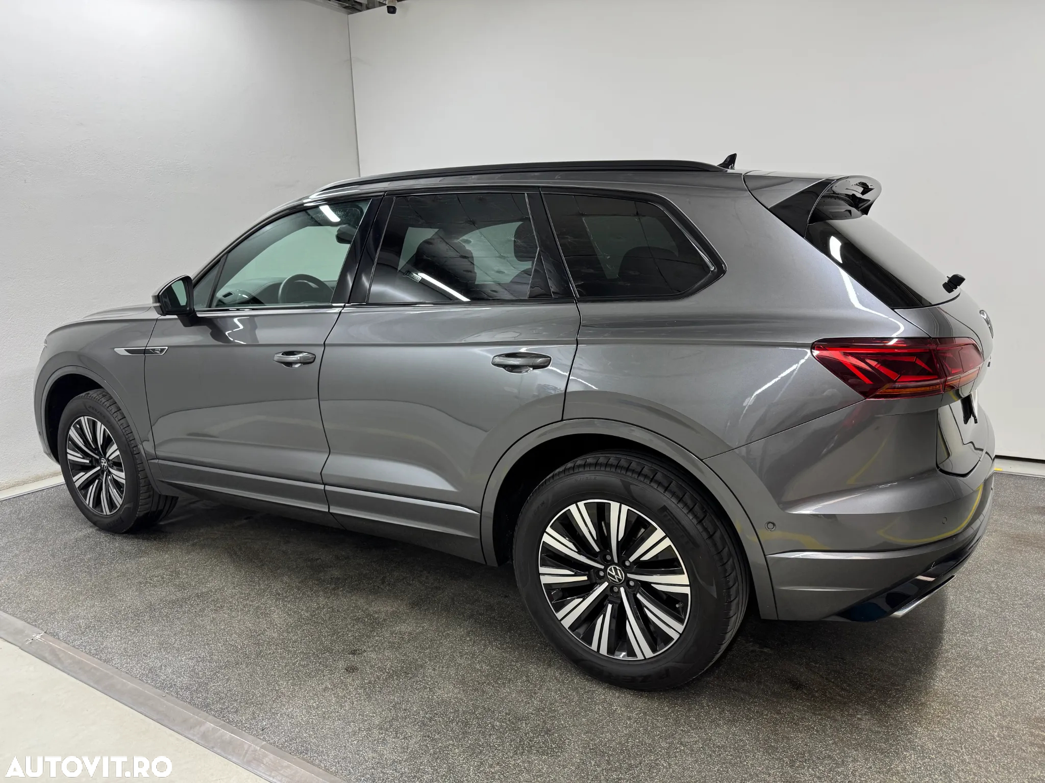 Volkswagen Touareg 3.0 V6 TDI 4Motion DPF Automatik R-Line - 4