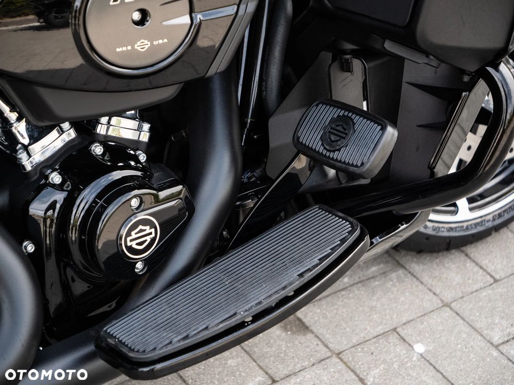 Harley-Davidson Touring Street Glide - 25