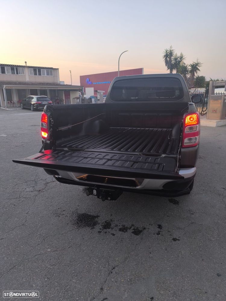 Mitsubishi L200 2.4 DI-D CD Instyle Sportb.Strakar 4WD - 8