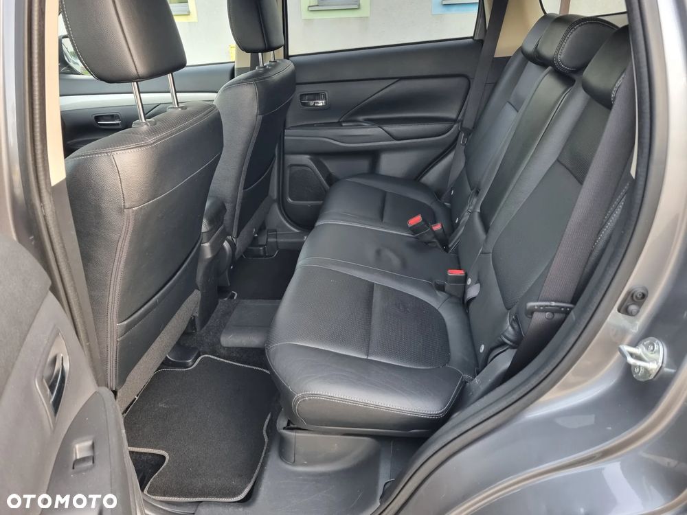 Mitsubishi Outlander Instyle NAVI + - 16