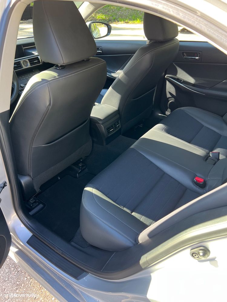 Lexus IS 300H Executive+ - 9