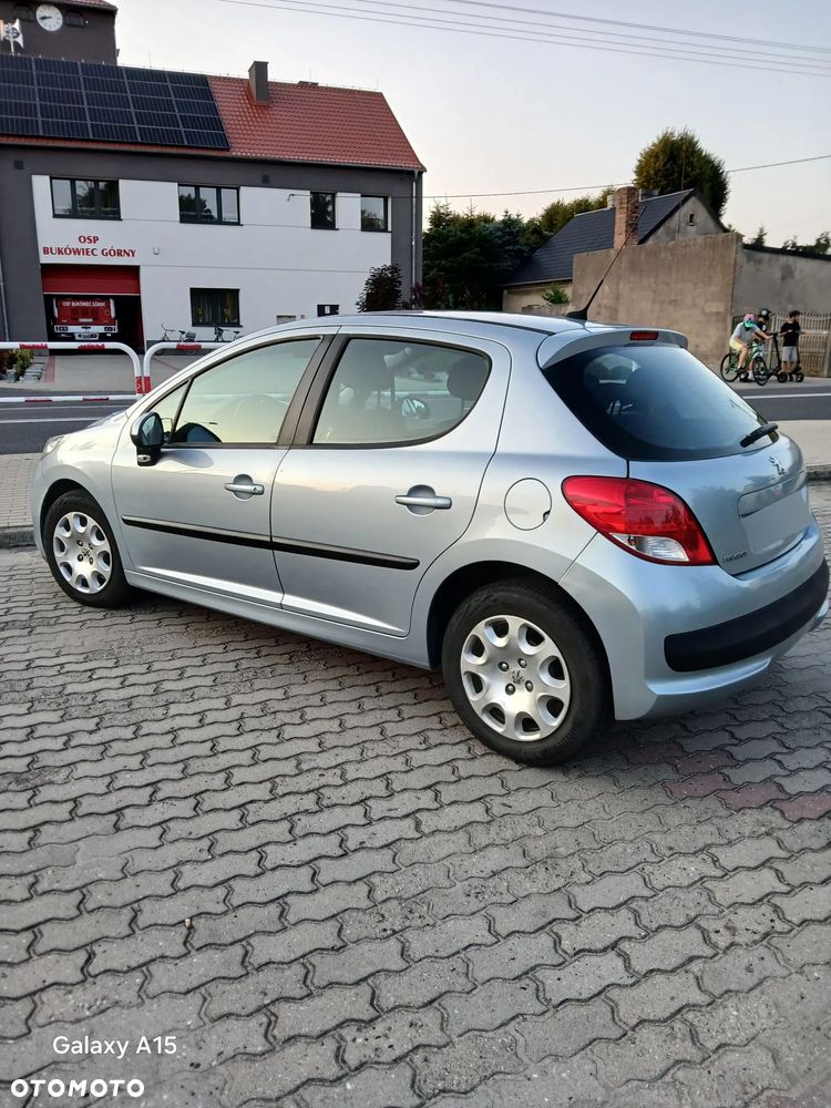 Peugeot 207 - 1