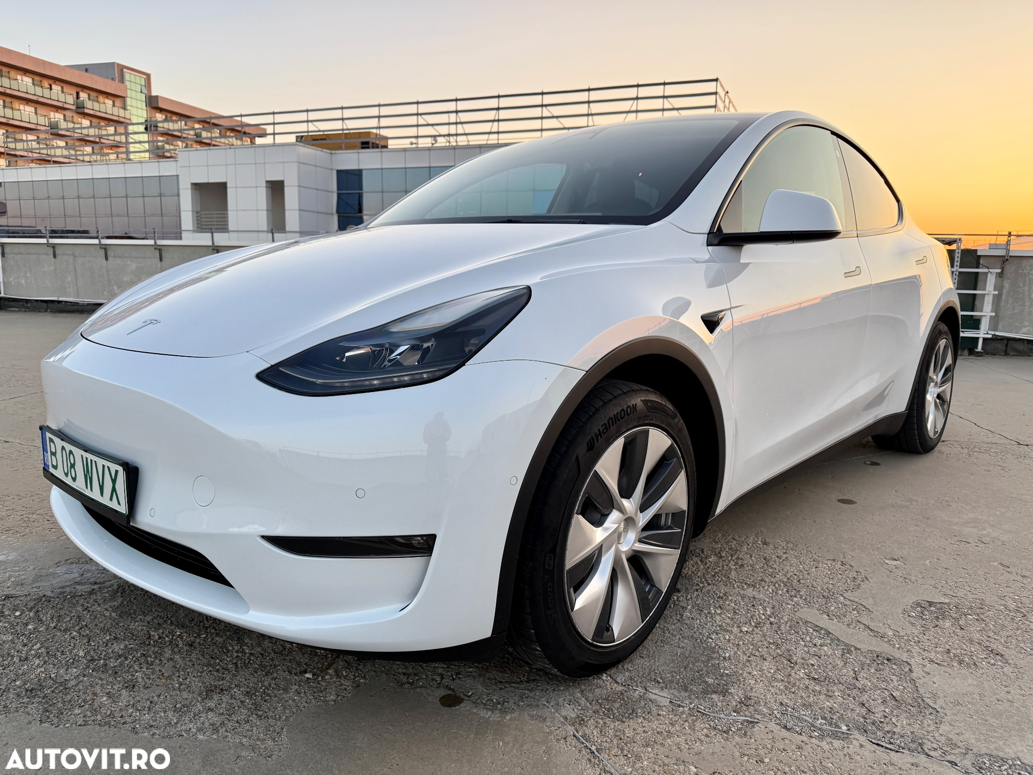 Tesla Model Y Long Range Dual Motor AWD - 14