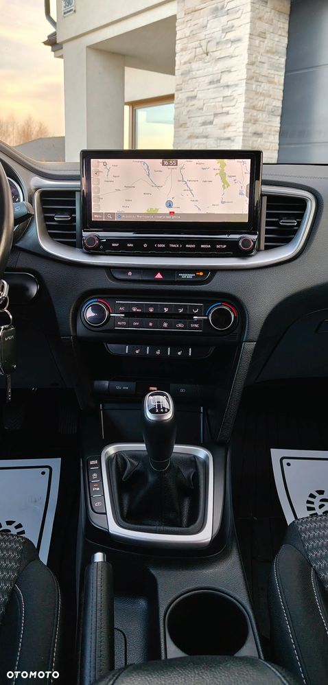 Kia Ceed ver-1-6-crdi-mhev-business-line - 22