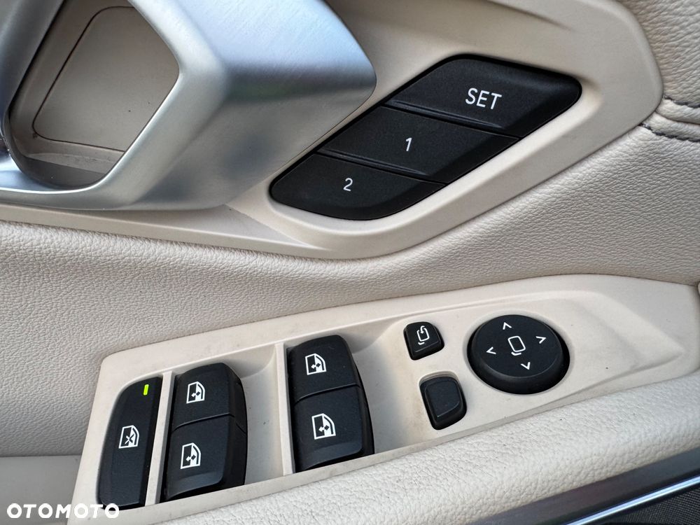 BMW Seria 3 330i xDrive M Sport sport - 16