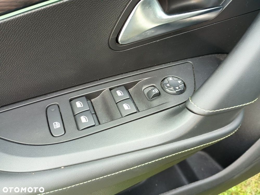 Peugeot 2008 1.2 PureTech Allure S&S EAT8 - 20