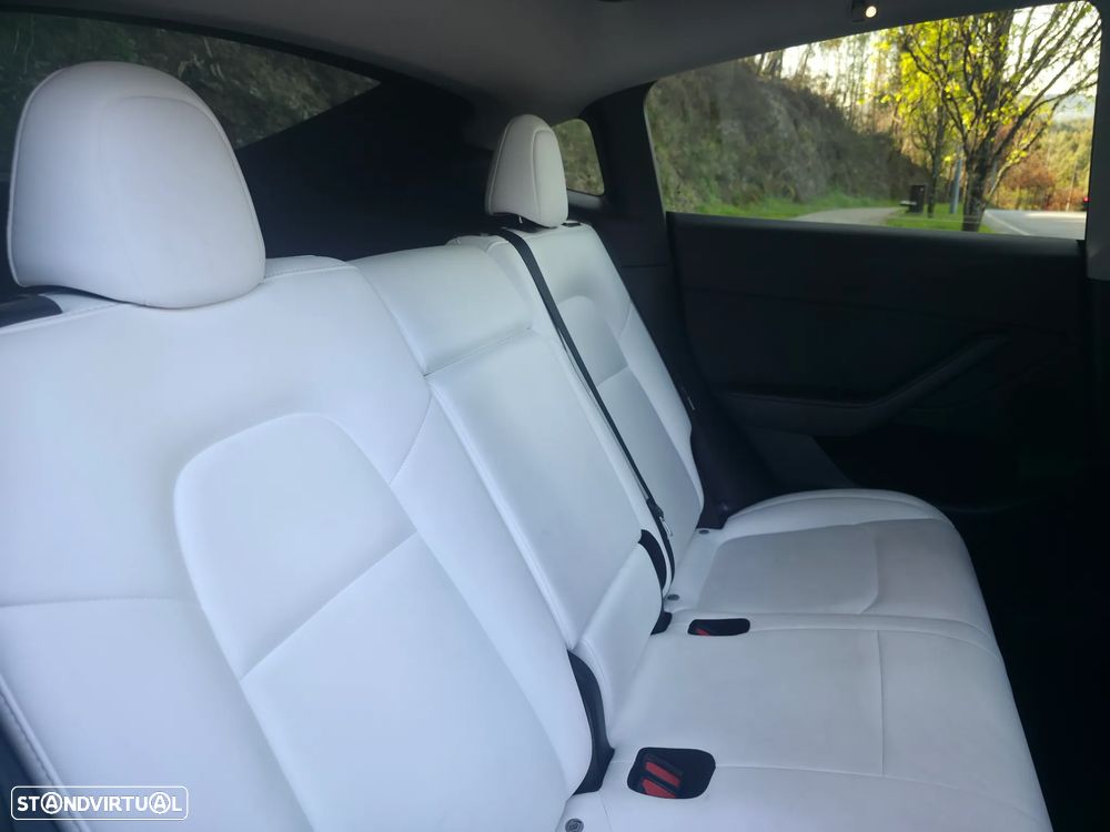 Tesla Model Y Long Range Dual Motor AWD - 26