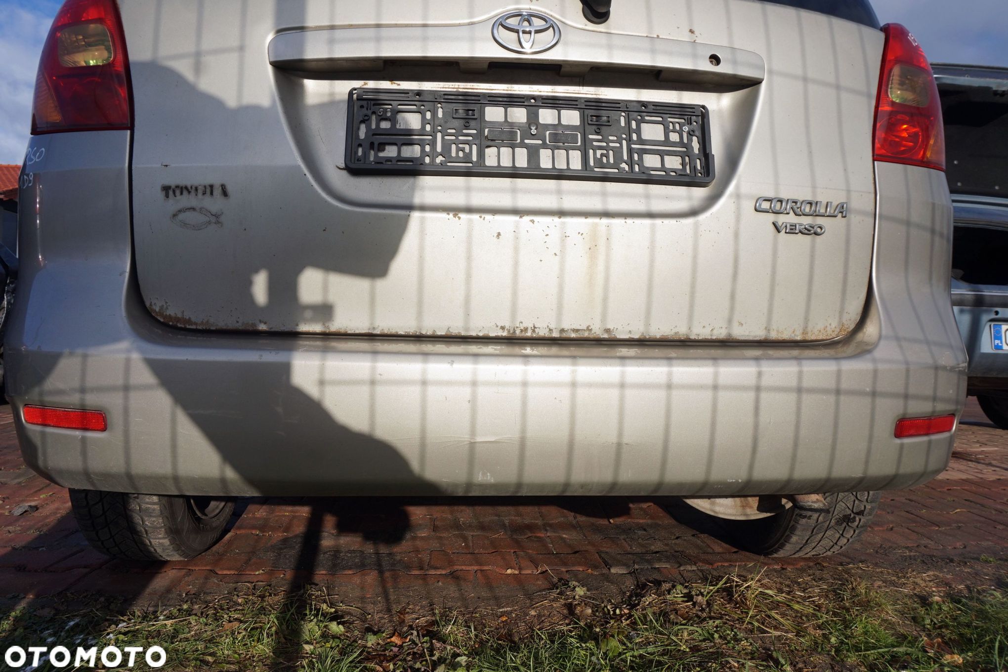 ZDERZAK TYLNY COROLLA VERSO I E12 1D9  SREBRNY TOYOTA 2001-2004 - 1