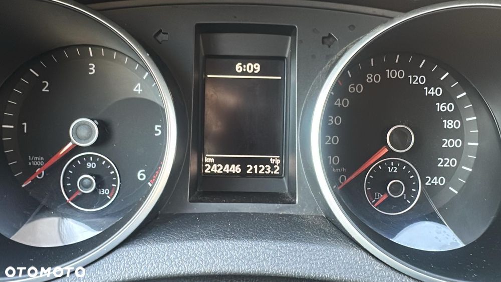 Volkswagen Golf 1.6 TDI Highline - 8