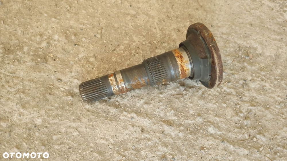 FREZ GNIAZDO PÓŁOSI DYFRA ALFA GIULIA 2.9 510 RWD - 1