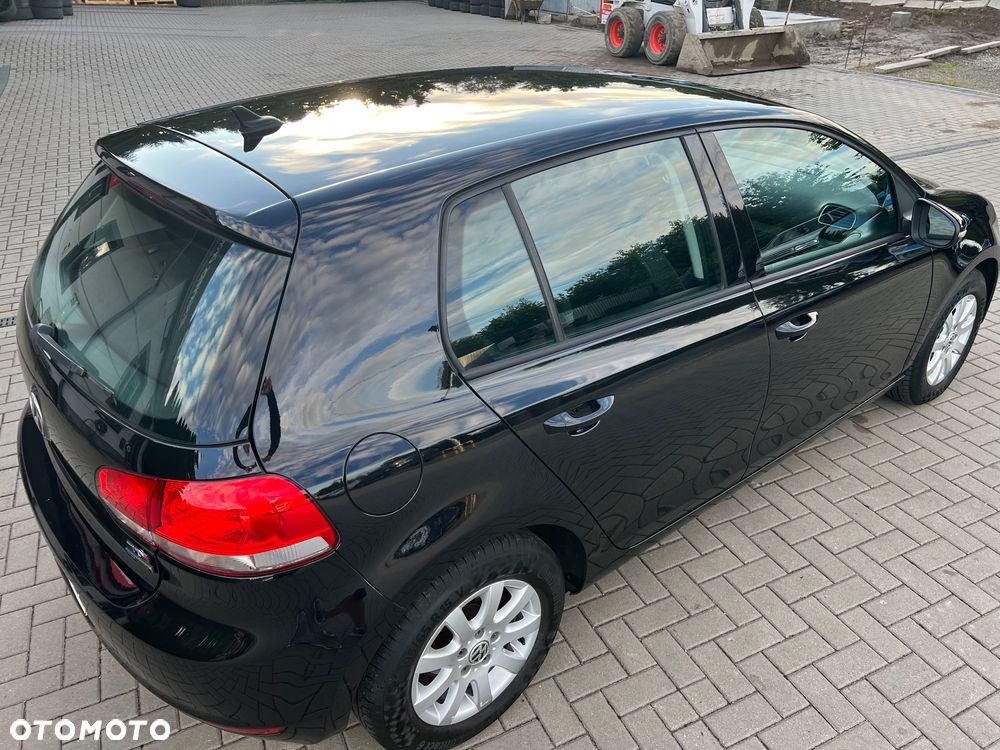 Volkswagen Golf 1.6 TDI DPF BlueMotion - 27