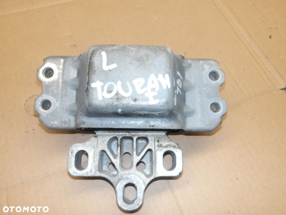 VW TOURAN I LIFT 06-10r. 2.0 TDI PODUSZKA SILNIKA LEWA 1K0199555