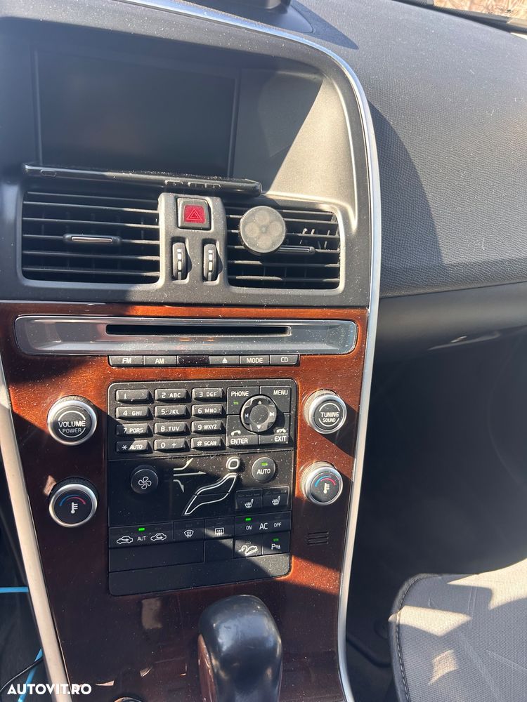 Volvo XC 60 D5 AWD Aut. Momentum - 10