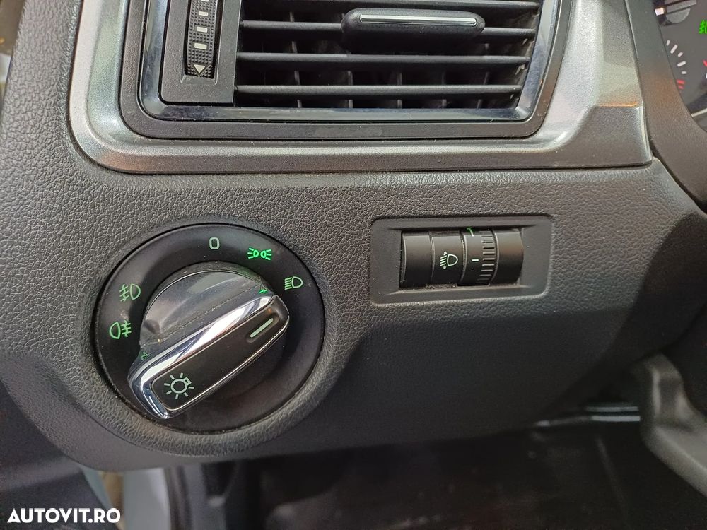 Skoda RAPID 1.2 TSI Ambition - 10