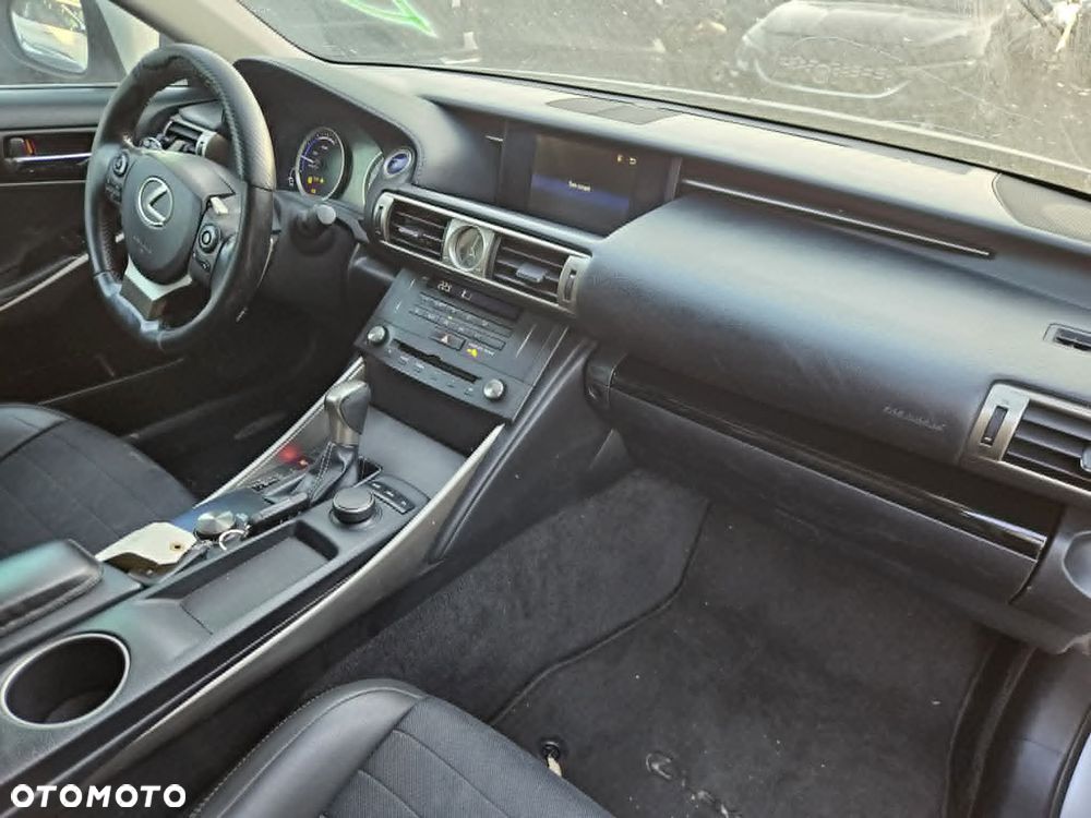 Lexus IS 300h Prestige EU6 - 10