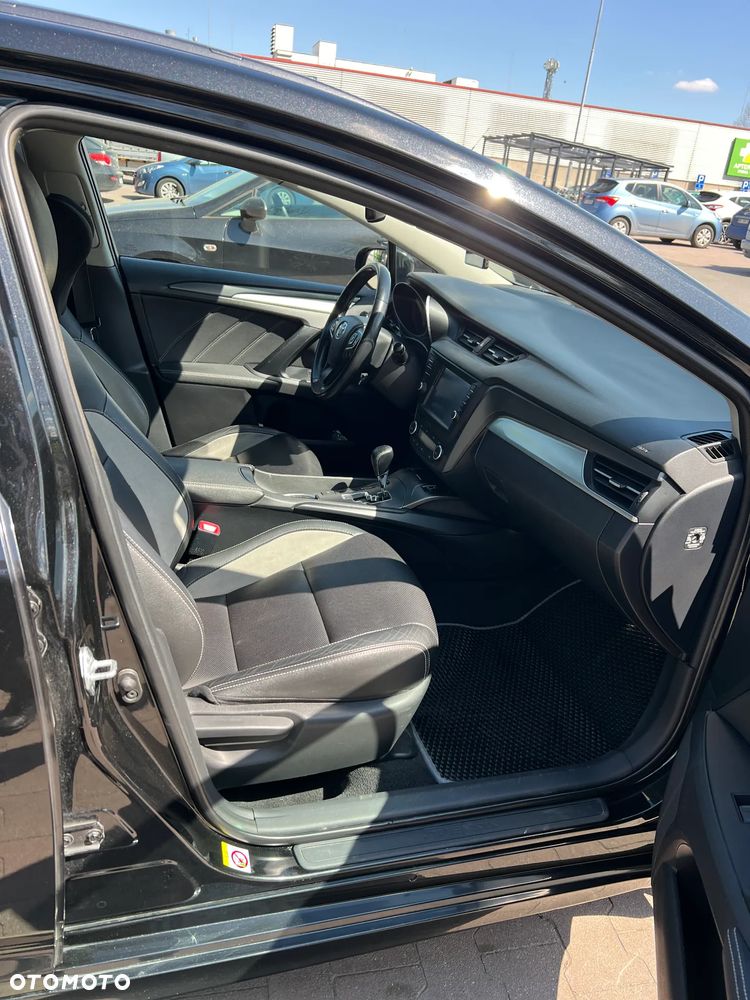 Toyota Avensis 1.8 Premium MS - 16