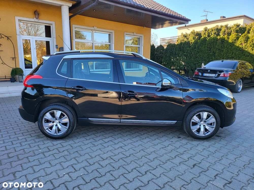 Peugeot 2008 1.2 Pure Tech Allure S&S - 5