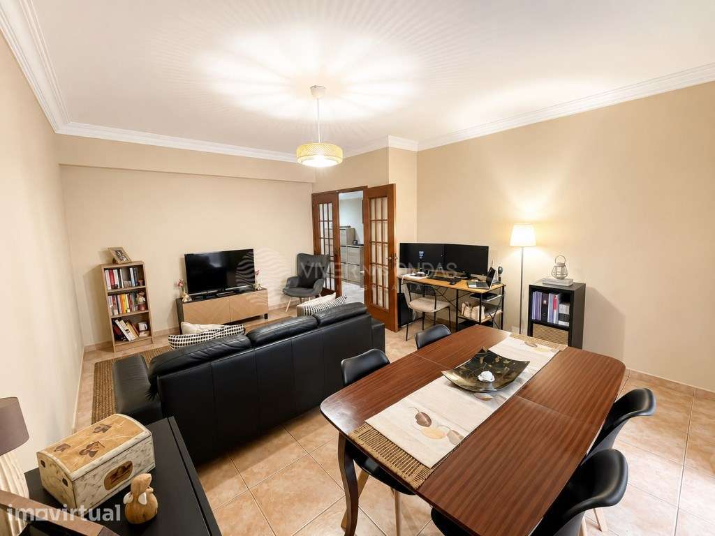 Apartamento T2 - Renovado no Pragal | Almada - Grande imagem: 3/36
