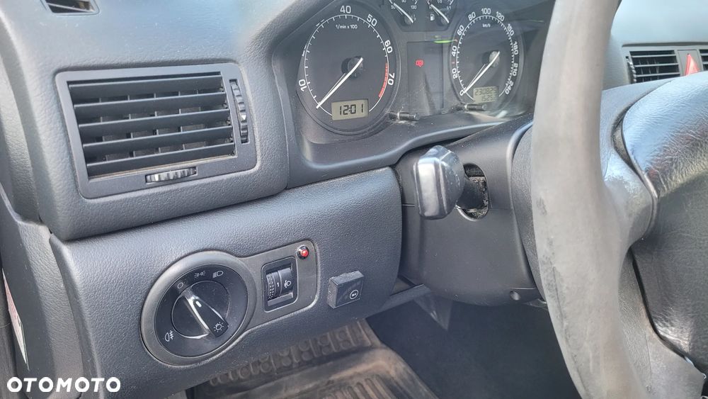 Skoda Octavia 1.6 Tour - 20