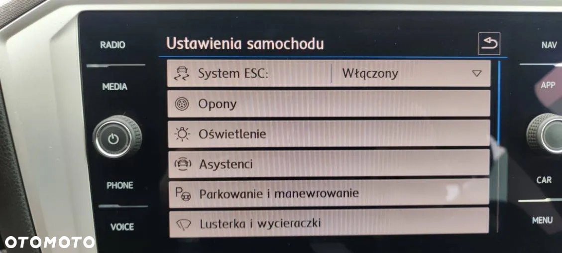 Volkswagen Passat 2.0 TDI SCR Comfortline - 22