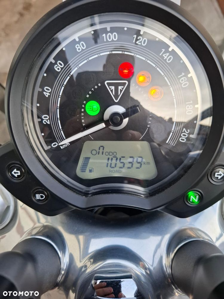 Triumph Bonneville - 14