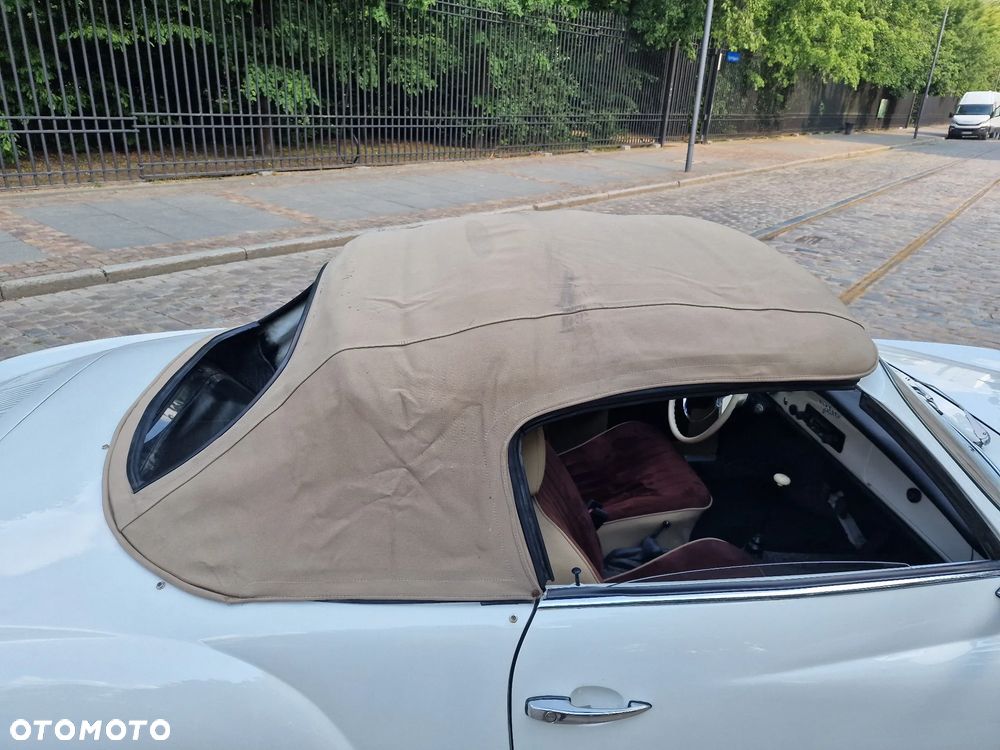 Volkswagen Karmann Ghia - 35