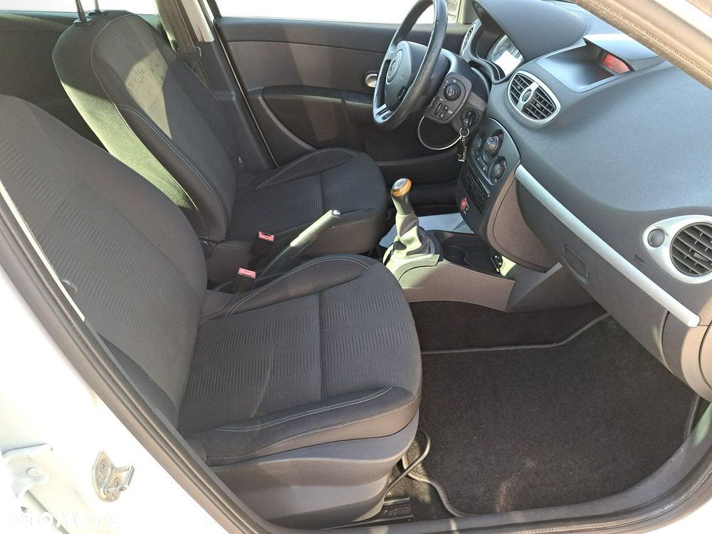 Renault Clio 1.5 dCi Privilege - 12