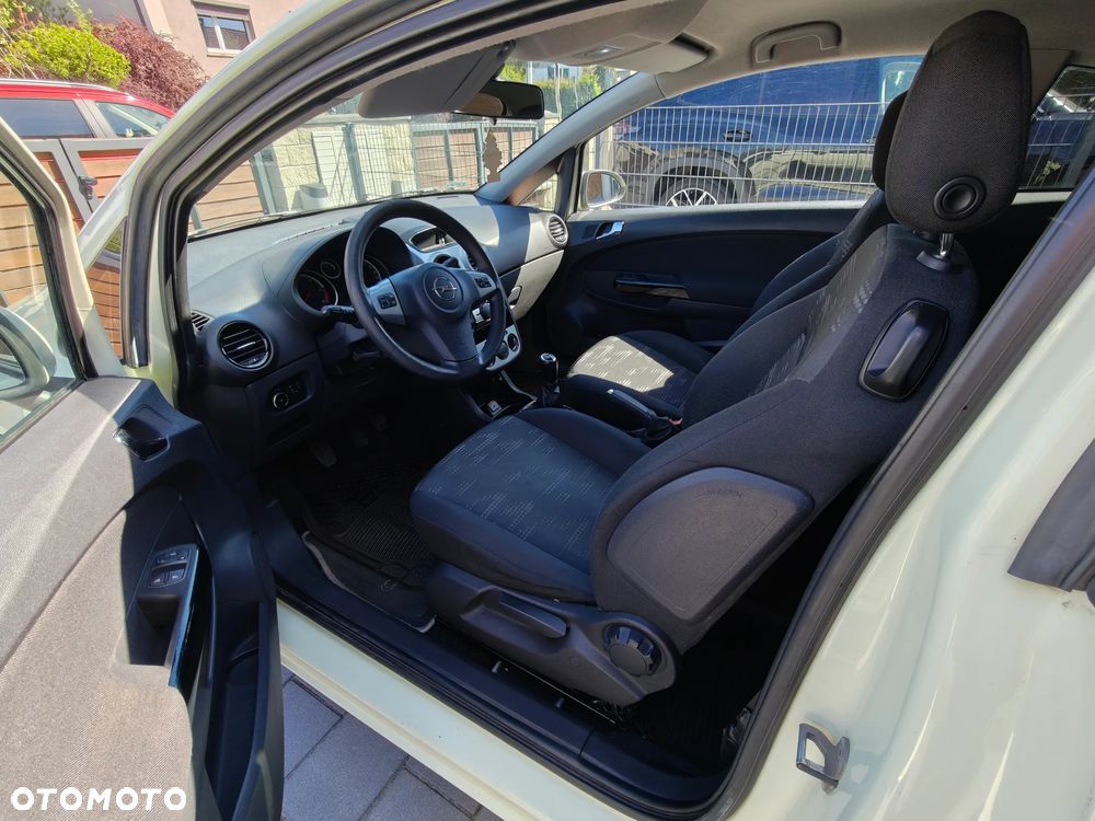 Opel Corsa 1.3 CDTI DPF - 12