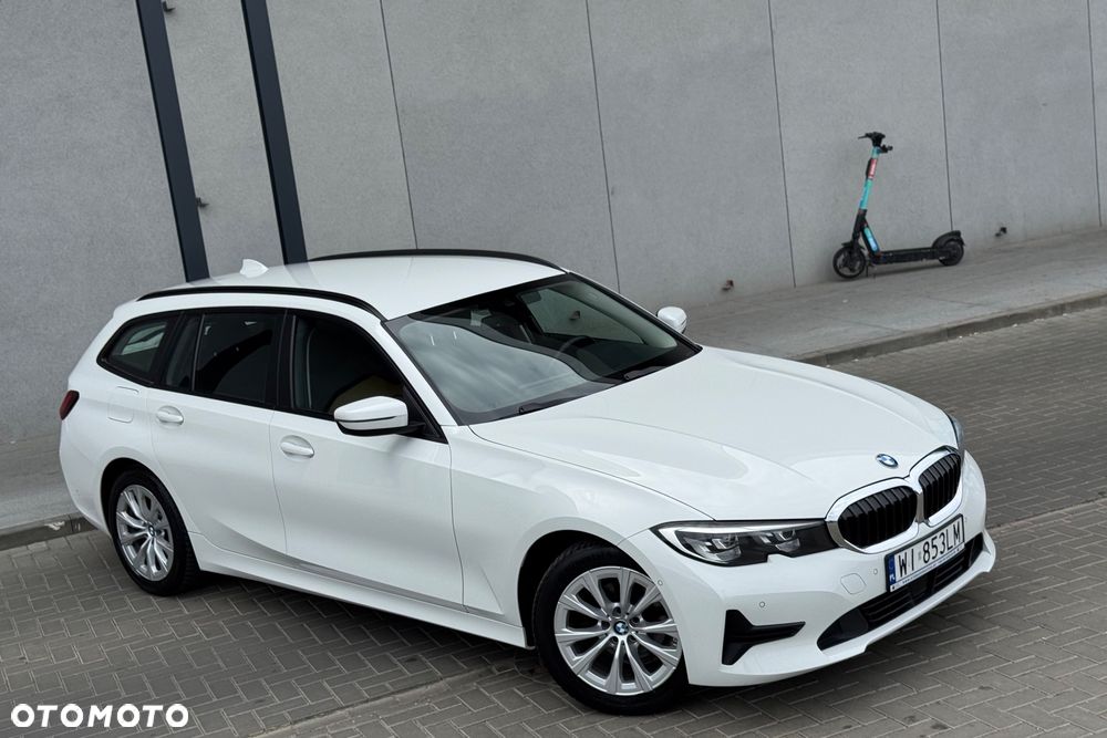 BMW Seria 3 318d mHEV - 16